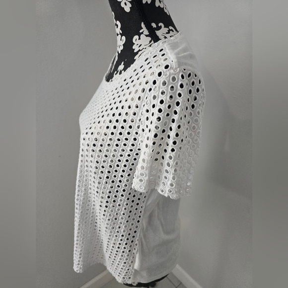 Old Navy White Eyelet Women's Top Size M - Picture 2 of 8